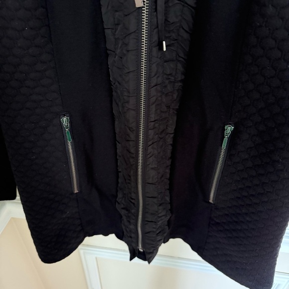 zenergy By Chicos Size 0 (Small) Black Quilted Relaxed Fit Lightweight Zip-Up - Picture 6 of 10